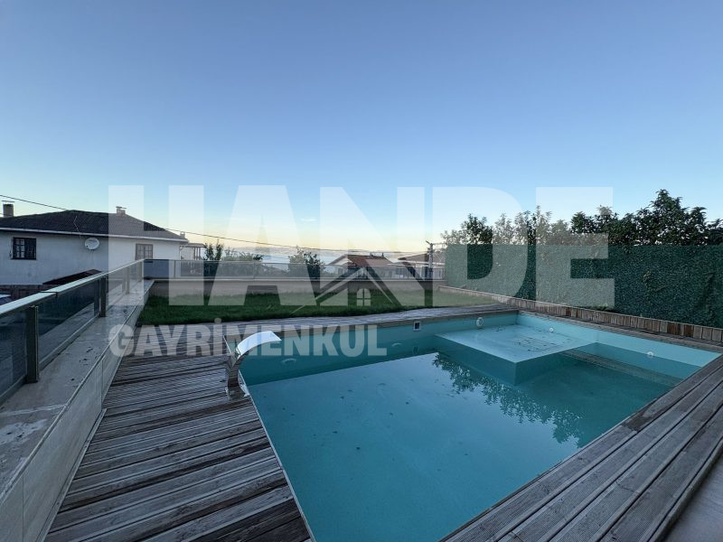 Satılık Havuzlu Dubleks Daire