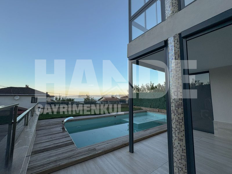 Satılık Havuzlu Dubleks Daire