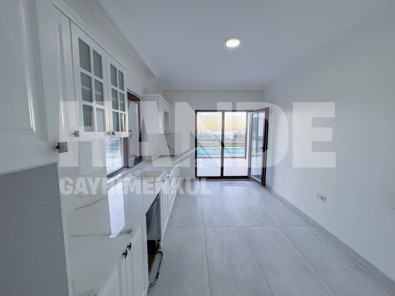 Satılık Havuzlu Dubleks Daire